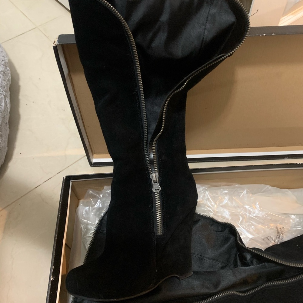Suede boots